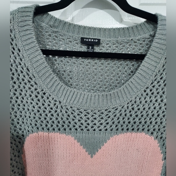 Torrid Pink Heart Gray Crochet Pullover Scrop Neck Sweater in Size 3 / 22-24 - Picture 3 of 12